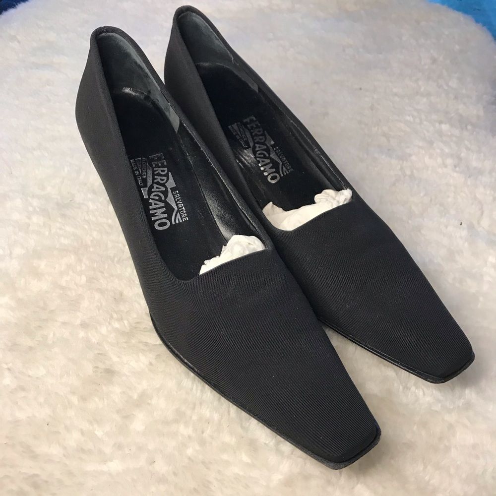 Ferragamo Black Crepe Kitten Heel Pumps 95 3a